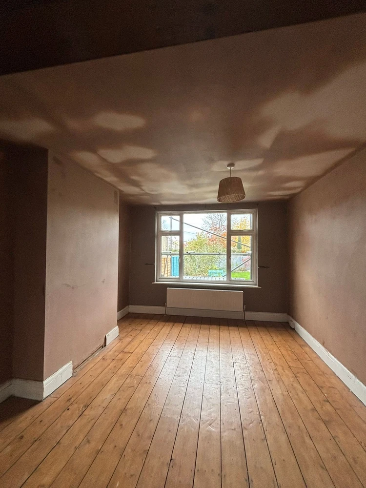 Artex ceiling converted to flat finish by J&R Plastering Services